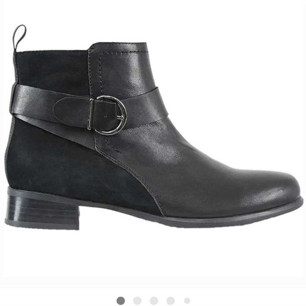 Munro Women's Elegant Black Ankle Boots